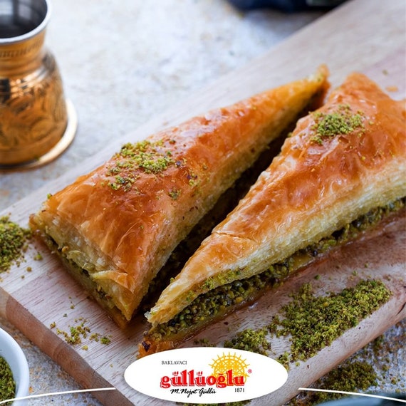 Baklavacı Güllüoğlu Pistachio Baklava Carrot Slice 454g - Güllüoğlu Havuç Dilim Fıstıklı Baklava